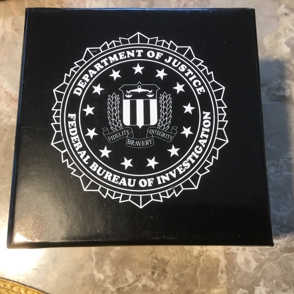 Women /Girls FBI Logo Date/Time Watch NEW! Genuine Leather Band. - Picture 9 of 16